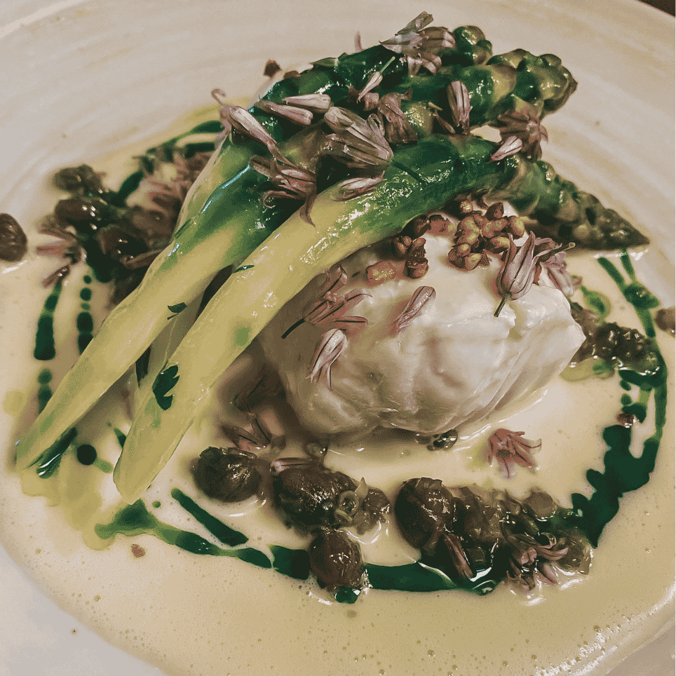 fisk med asparges og saus