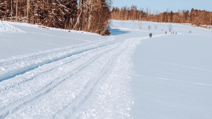 skiløypespor i snø