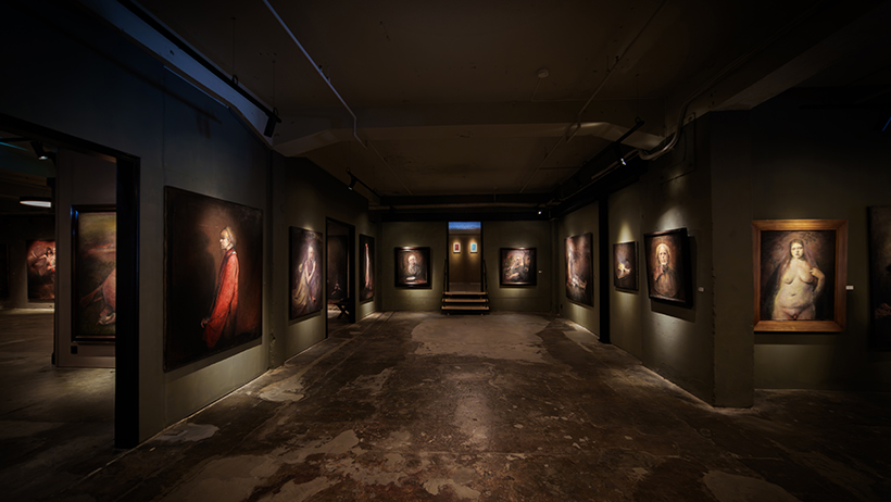 Malerier på vegger i Nerdrum Museum malt av Odd Nerdrum